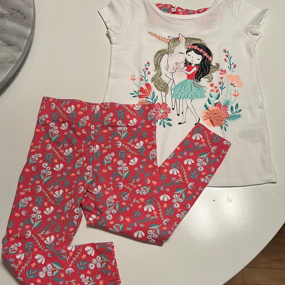 Matching tshirt and leggings